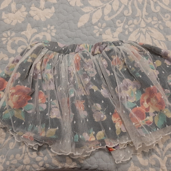Magpie & Mabel Girls 2T Skirt. Navy blue with red/purple floral w/ sheer overlay - Picture 4 of 6